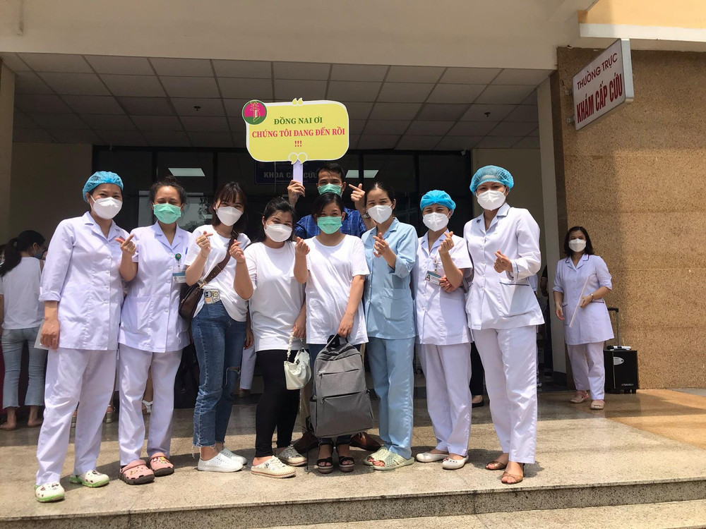 Nhiều cán bộ y tế tiếp tục xung phong vào phía nam chống dịch ảnh 1 Nhiều cán bộ y tế tiếp tục hỗ trợ các địa phương miền nam chống dịch -0