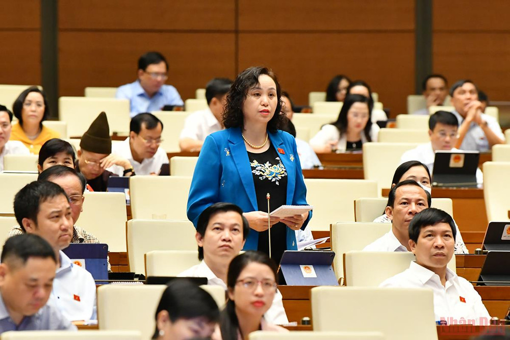 Theo đánh giá của Chủ tịch Quốc hội Vương Đình Huệ, các vị đại biểu Quốc hội đã nêu câu hỏi, phản ánh sát với diễn biến thực tế, đời sống và nguyện vọng của cử tri và nhân dân. Tinh thần trách nhiệm cao trước Quốc hội, cử tri và nhân dân -0