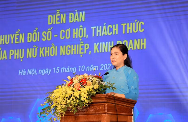 Phó Chủ tịch Hội Liên hiệp Phụ nữ Việt Nam Đỗ Thị Thu Thảo phát biểu tại diễn đàn.