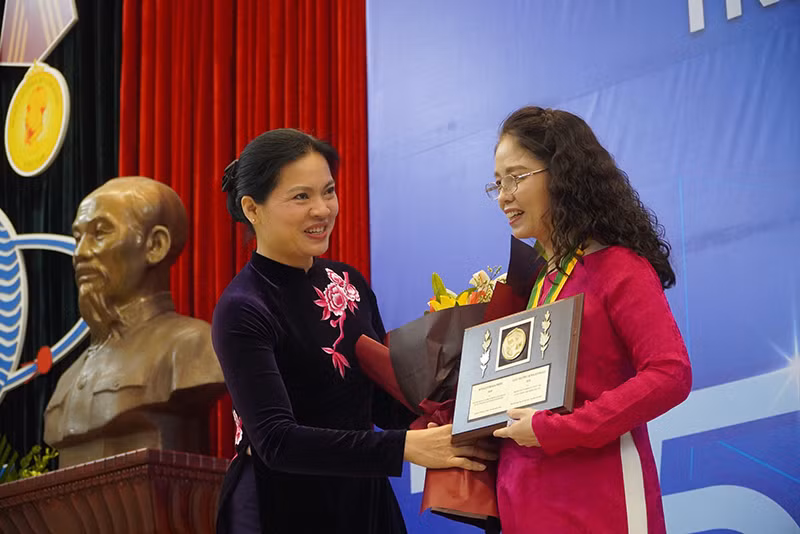 Vinh danh các nhà khoa học nữ nhận Giải thưởng Kovalevskaia năm 2020 -0