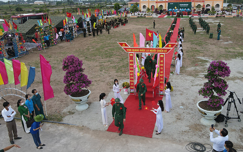 Tân binh huyện An Minh (Kiên Giang) lên đường nhập ngũ. Hơn 1.300 thanh niên Kiên Giang lên đường nhập ngũ -0
