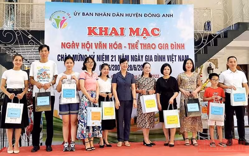 Hà Nội tổ chức nhiều hoạt động để tăng cường gắn kết gia đình, lấy xây để chống bạo lực gia đình.