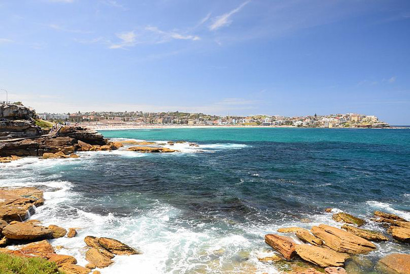Bãi biển Bondi ở Australia. (Ảnh: GETTYIMAGE) Điều gì khiến Việt Nam vào tốp nơi sinh sống tốt nhất cho người nước ngoài 2021? -0
