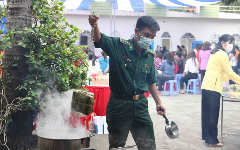 Rộn ràng “Hội Xuân yêu thương” ảnh 1 Rộn ràng “Hội Xuân yêu thương” -0