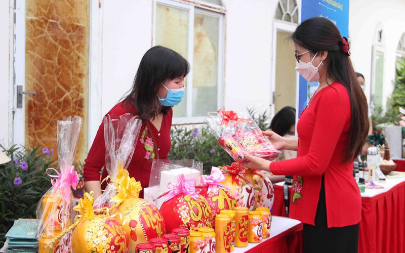 Rộn ràng “Hội Xuân yêu thương” ảnh 4 Rộn ràng “Hội Xuân yêu thương” -0