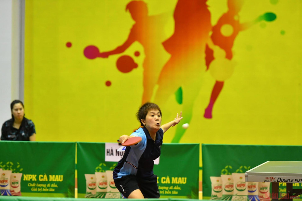 Phan Hoàng Tường Giang (CAND 1) đã thi đấu đầy nỗ lực, giành chiến thắng với tỷ số 3-1 trước tay vợt Nguyễn Thị Nga tại ván đấu thứ 4, mang về chiến thắng chung cuộc 3-1 đưa đội CAND 1 lọt vào bán kết. giai_bong_ban_toan_quoc_bao_Nhan-1594828109461.jpg