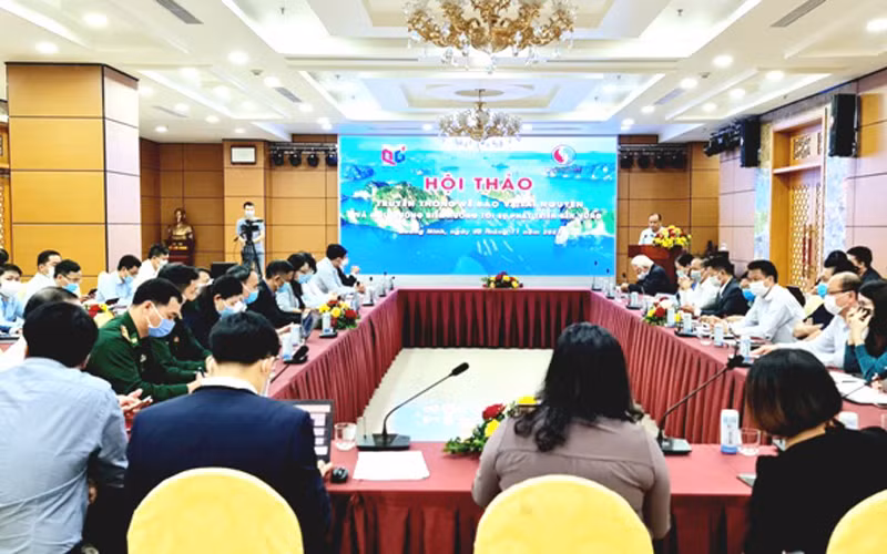 Hội thảo “Truyền thông về bảo vệ tài nguyên và môi trường biển hướng tới sự phát triển bền vững” tại Quảng Ninh.
