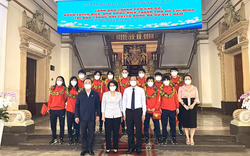 Lãnh đạo Thành phố Hồ Chí Minh gặp gỡ các thành viên trong đội bóng nữ Việt Nam -0