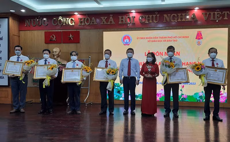 Các cá nhân vinh dự nhận Huân chương Lao động hạng Nhì và hạng Ba. 