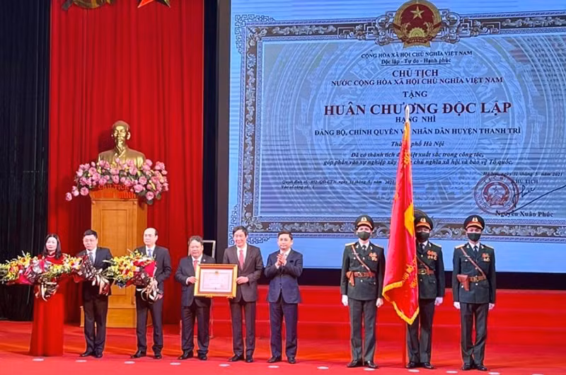 Đảng bộ, chính quyền và Nhân dân huyện Thanh Trì vinh dự đón nhận Huân chương Độc lập hạng Nhì.