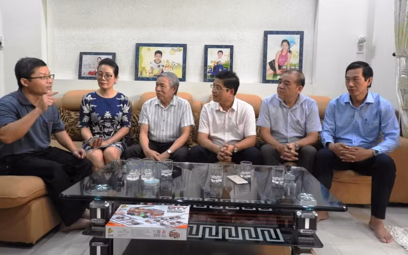Kiểm tra công tác ghi chỉ số, lập hóa đơn tiền điện tại miền trung -0