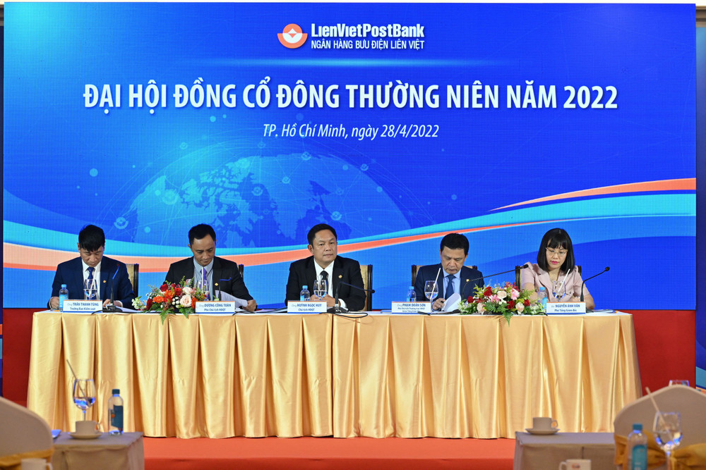 Báo cáo tại Đại hội đồng Cổ đông cũng cho biết, kết thúc năm tài chính 2021, tổng tài sản của Ngân hàng đạt 289.194 tỷ đồng. LienVietPostBank chia cổ tức 15% bằng cổ phiếu -0