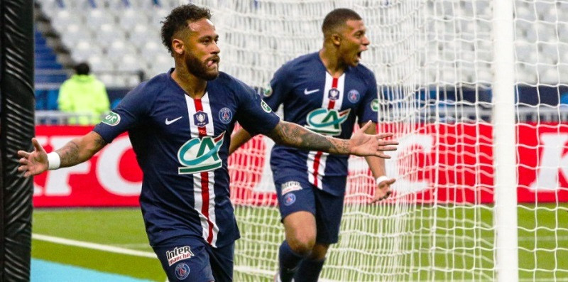 Neymar ăn mừng bàn mở tỷ số với đồng đội. (Ảnh: PSG) Paris Saint-Germain lần thứ 13 Vô địch Cúp quốc gia Pháp -0