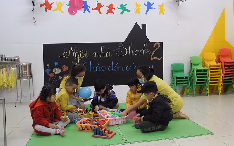 Giáo viên và học sinh Trường mầm non tư thục Hồng Minh, quận Sơn Trà.