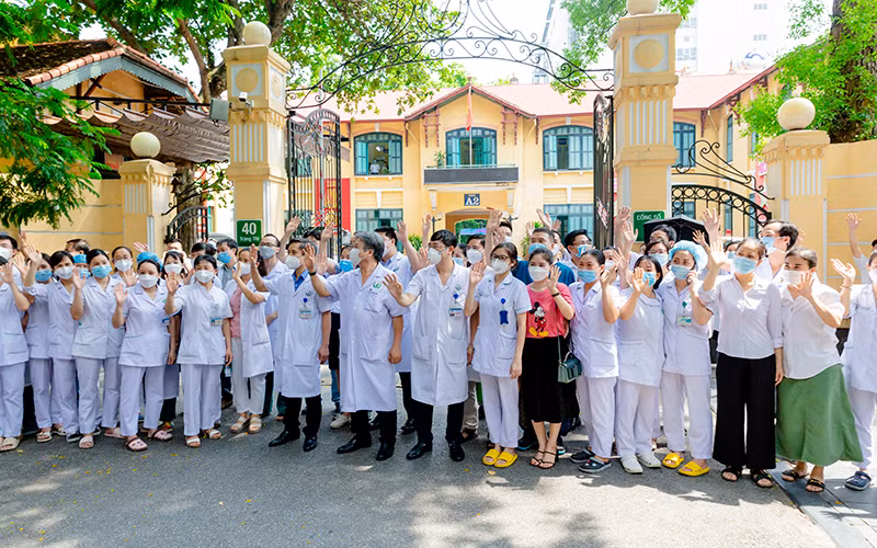  Bệnh viện Hữu nghị  Việt Đức chung sức đồng lòng cứu chữa người bệnh và quyết tâm chiến thắng dịch bệnh Covid-19 để sớm trở về với Bệnh viện Hữu nghị Việt Đức thân yêu.