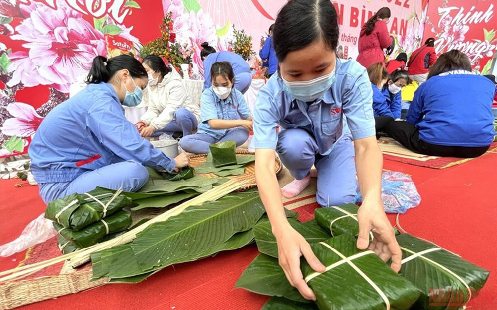 Công nhân khu công nghiệp vui "Tết Sum vầy - Xuân bình an 2022" do Công đoàn các khu công nghiệp - chế xuất Hà Nội tổ chức.