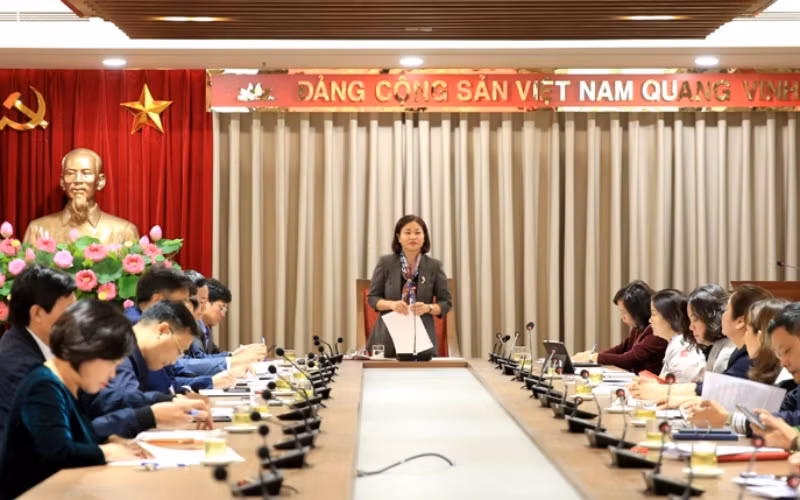 Phó Bí thư Thường trực Thành ủy Hà Nội Nguyễn Thị Tuyến phát biểu tại Hội nghị sáng 30-11.