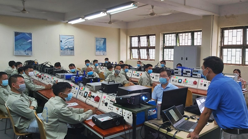 Giờ thực hành của lớp cơ khí trường Cao đẳng nghề Hà Tĩnh. Khoảng trống khuyến nghề ở đất học Hà Tĩnh -0