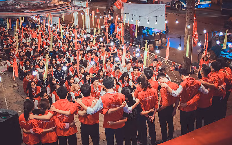 Các thành viên chủ chốt Ban Tổ chức chuẩn bị ra quân triển khai Ngày hội “Tất niên hồng” năm 2021.