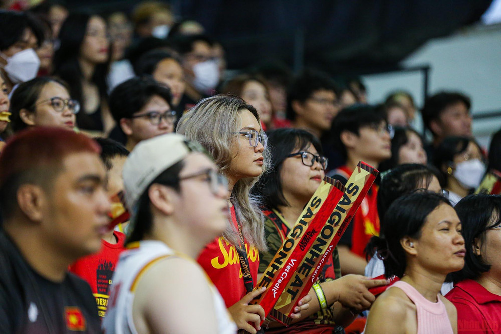 Khán giả tại nhà thi đấu CIS Quận 7. Saigon Heat bất ngờ để thua Nha Trang Dolphins -0