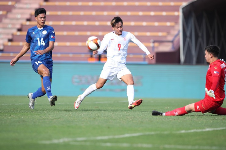 (Ảnh: 24h.com.vn) U23 Myanmar độc chiếm ngôi đầu sau chiến thắng 3-2 trước U23 Philippines -0