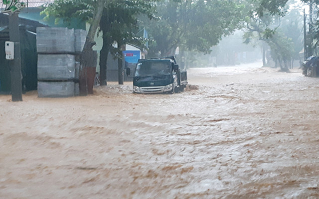 Mưa lớn trong hai ngày 20 và 21-7, gây lũ quét, sạt lở đất và ngập lụt tại Hà Giang. (Ảnh: Báo Hà Giang) Khuyến cáo an toàn khi lũ đến -0