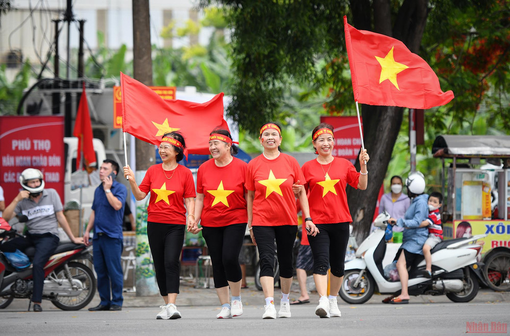 Hình ảnh đẹp "chưa từng có" tại Việt Trì những ngày tháng 5 đặc biệt. 4codongvien_Vietnam_philip-1652011206726.jpeg
