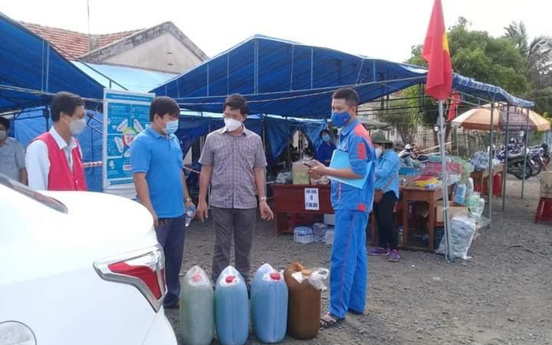 1.450 suất quà hỗ trợ người dân từ phía nam về quê qua địa bàn Phú Yên ảnh 2 Hỗ trợ 1.450 suất quà hỗ trợ người dân từ phía nam về quê qua địa bàn Phú Yên -0