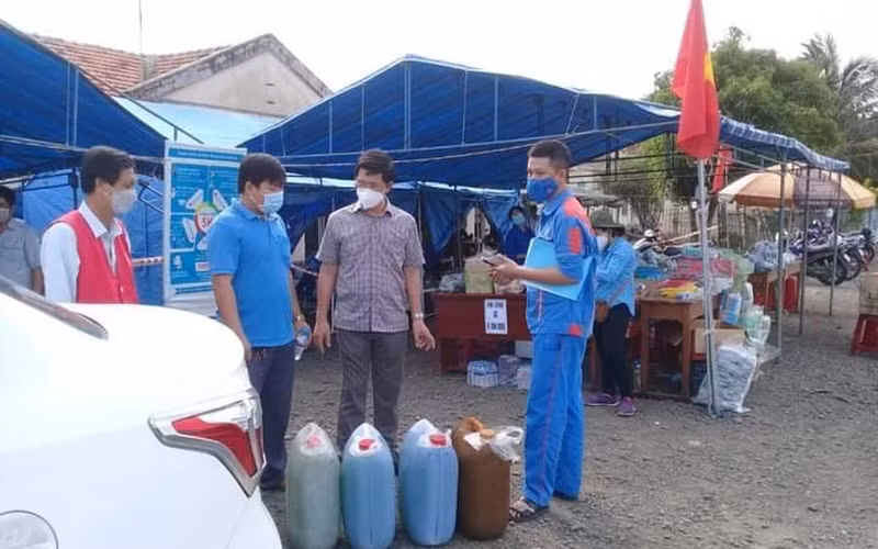 Hỗ trợ 1.450 suất quà hỗ trợ người dân từ phía nam về quê qua địa bàn Phú Yên -0