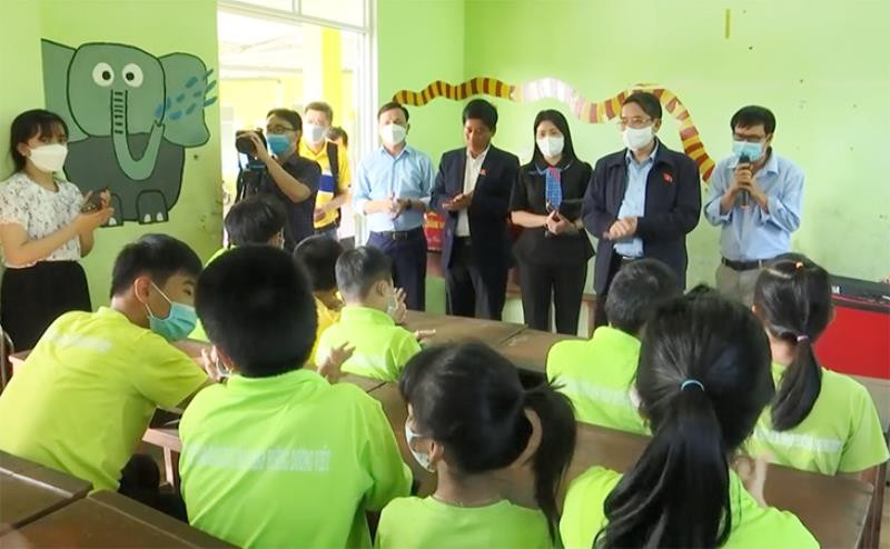 Phó Chủ tịch Quốc hội Nguyễn Đức Hải thăm Trung tâm hỗ trợ và phát triển giáo dục hòa nhập Hướng Dương Việt. Phó Chủ tịch Quốc hội Nguyễn Đức Hải thăm, tặng quà tại Quảng Nam -0