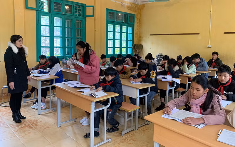 Học sinh tại Tuyên Quang đi học trở lại vào thứ hai, ngày 22-2-2021