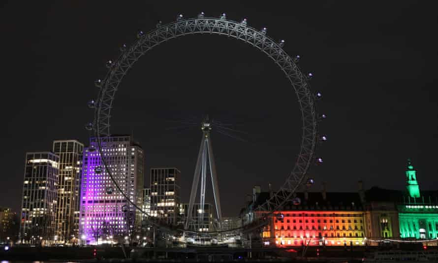  London Eye tắt đèn trong Giờ Trái đất vào tối thứ Bảy, 27-3 để thể hiện sự ủng hộ đối với môi trường. Ảnh: Yui Mok / PA.