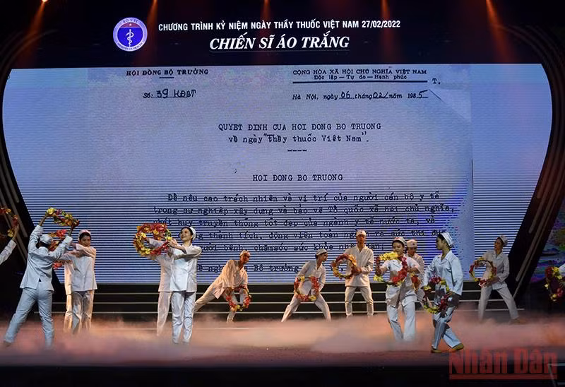 Những “chiến sĩ áo trắng” luôn là hình&nbsp;ảnh đẹp về sự hy sinh, y đức, tấm lòng nhân ái -0