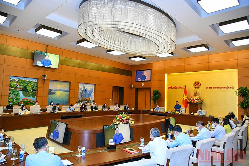 Quang cảnh buổi làm việc về chính sách hỗ trợ nền kinh tế vượt qua khó khăn. (Ảnh: Duy Linh) Điều hành chính sách tài khóa, tiền tệ để khôi phục và phát triển kinh tế -0
