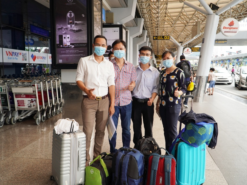 Các thành viên Bệnh viện Chợ Rẫy sang Lào hỗ trợ ứng phó Covid-19. (Ảnh BVCC)