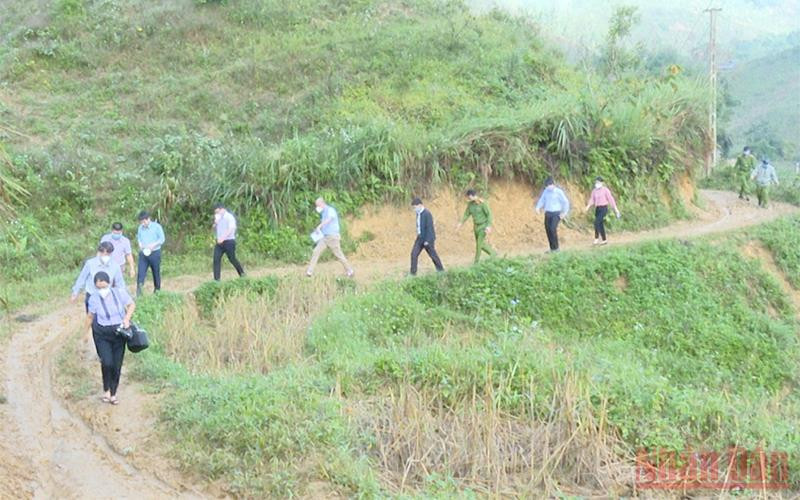 Lãnh đạo huyện Phù Yên kiểm tra tình hình chống dịch tại khu vực có 2 ca F0. Sơn La thông báo khẩn tìm người liên quan đến 2 ca F0 -0