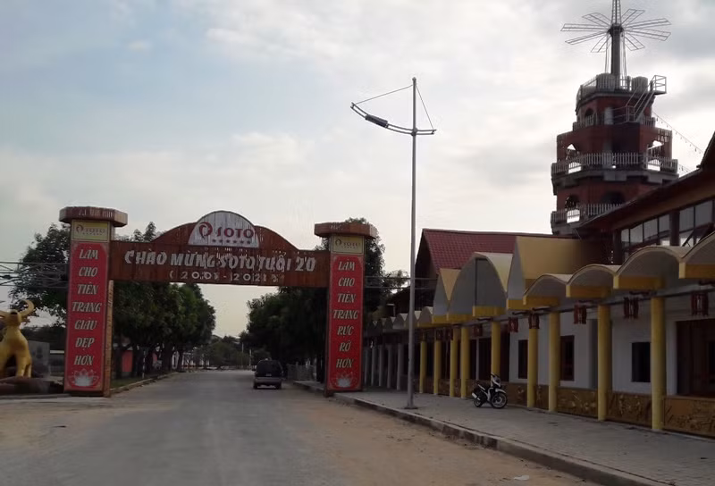 Dập tắt đám cháy ở xã Tiên Trang -0