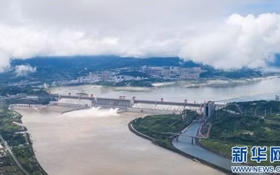 Đập Tam Hiệp giảm lưu lượng nước đổ về mức 35.000 m3/s. (Ảnh: Tân Hoa xã)