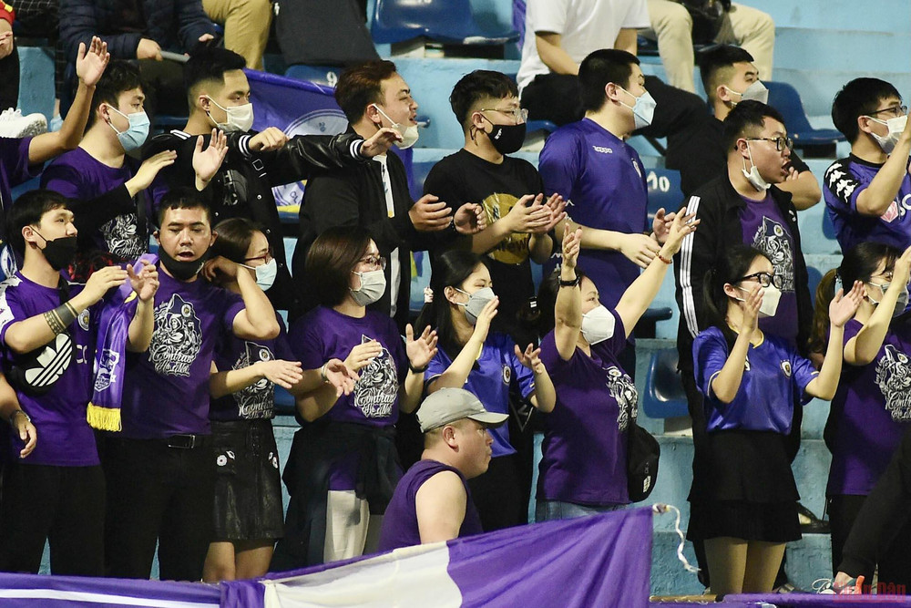 Hội cổ động viên Hà Nội FC. (Ảnh: TRẦN HẢI) Hà Nội giành 3 điểm đầu tiên tại V-League 2022 -0