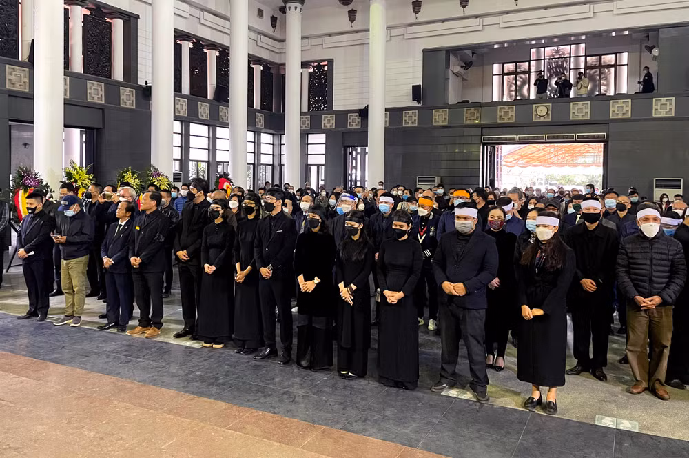 Gia đình cùng những người bạn tiễn biệt nhạc sĩ tài hoa Phú Quang -2