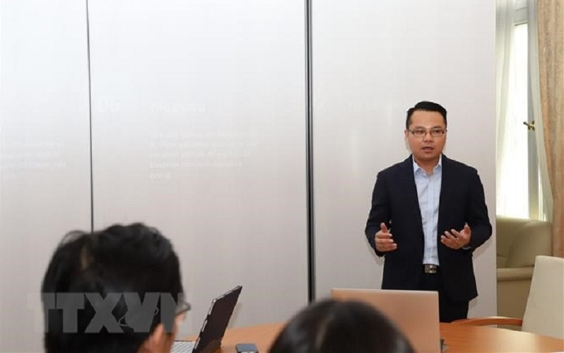 Chủ tịch Mạng lưới đổi mới sáng tạo Việt Nam tại châu Âu, Nguyễn Việt Anh phát biểu. (Ảnh: TTXVN)