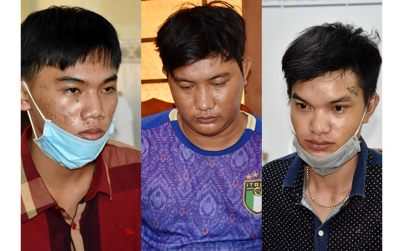 Các đối tượng Học, Thạnh, Cảnh (từ trái qua) tại cơ quan Công an. (Ảnh: Trọng Nguyễn)