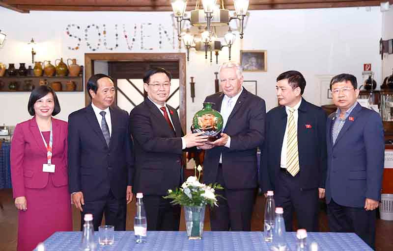 (Ảnh: Doãn Tấn) Chủ tịch Quốc hội Vương Đình Huệ thăm thành phố Albertirsa và tiếp Phó Chủ tịch Quốc hội Hungary Istvan Jakab -0