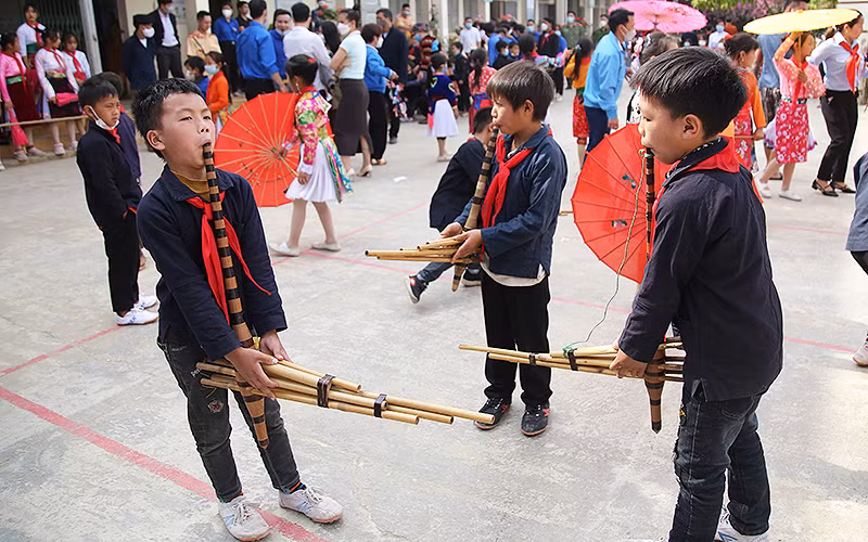 Bảo tồn và đưa văn hóa truyền thống vào trường học vùng cao -0