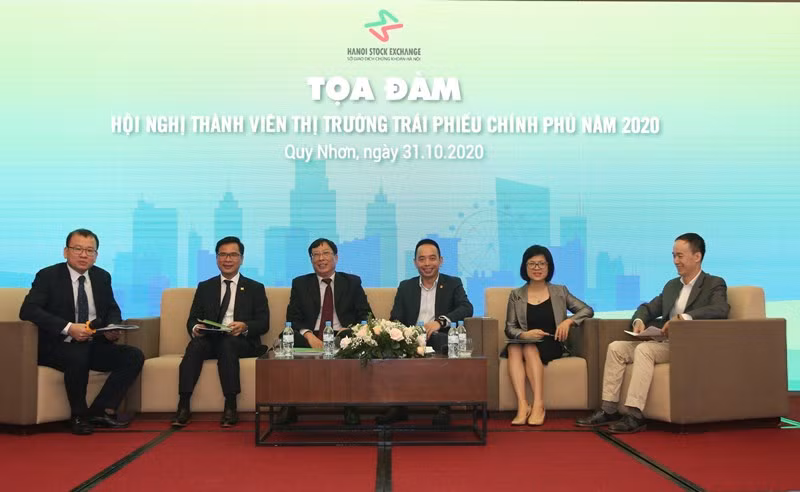 Các đại biểu phát biểu tại tọa đàm.