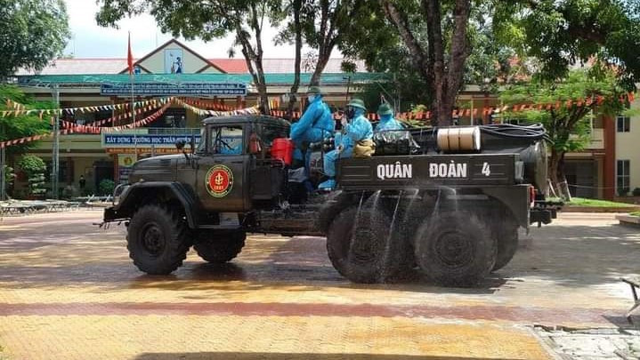 Quân đoàn 4 hỗ trợ khử khuẩn trên địa bàn tỉnh Bình Dương. Ca bệnh tăng nhanh, Bình Dương khẩn trương thực hiện các biện pháp ứng phó -0