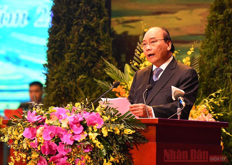 Thủ tướng Nguyễn Xuân Phúc phát biểu tại Đại hội. (Ảnh: ĐĂNG KHOA - THỦY NGUYÊN) Đại đoàn kết là cội nguồn sức mạnh, truyền thống quý báu của dân tộc ta -0