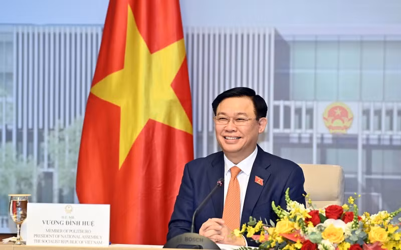 Chủ tịch Quốc hội Vương Đình Huệ phát biểu tại buổi hội đàm.