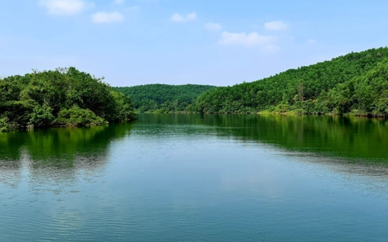 Dòng sông Ba Chẽ trong xanh, uốn lượn êm đềm. song1-1607676631186.jpg