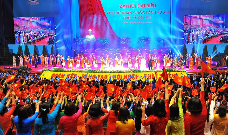 Chương trình nghệ thuật chào mừng Đại hội. (Ảnh: TTXVN) Xây dựng xã hội tốt đẹp trên nền tảng tôn trọng, tôn vinh, chăm lo, bảo vệ phụ nữ -0